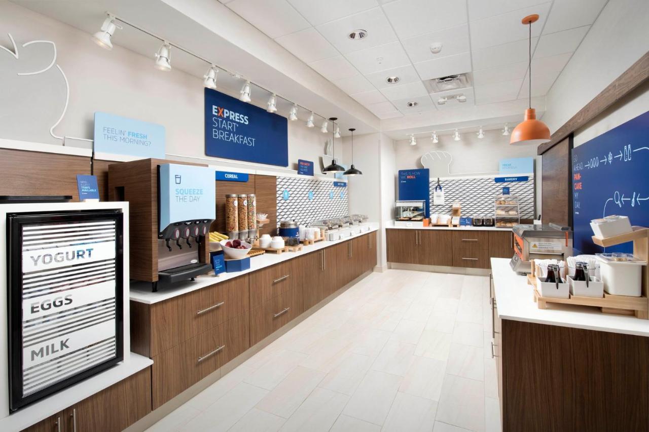 Holiday Inn Express Asheville Woodfin By Ihg Buitenkant foto