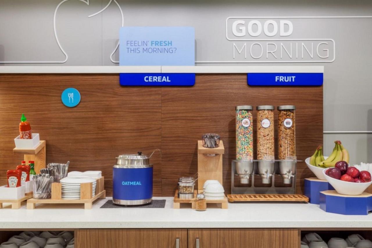 Holiday Inn Express Asheville Woodfin By Ihg Buitenkant foto